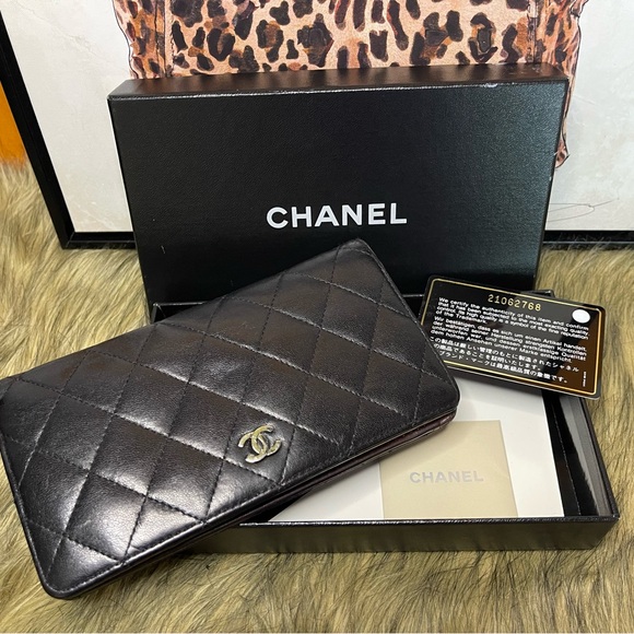 Authentic  Chanel Bifold wallet - Picture 4 of 16
